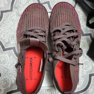 Nike vapormax women's sneakers limited edition color brand new